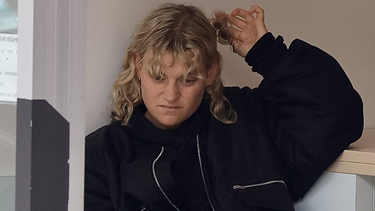 alert-–-back-to-reality!-jojo-siwa’s-ex-kath-ebbs-does-own-washing-at-sydney-laundromat-after-being-forced-to-take-economy-flight-home-following-very-public-dumping