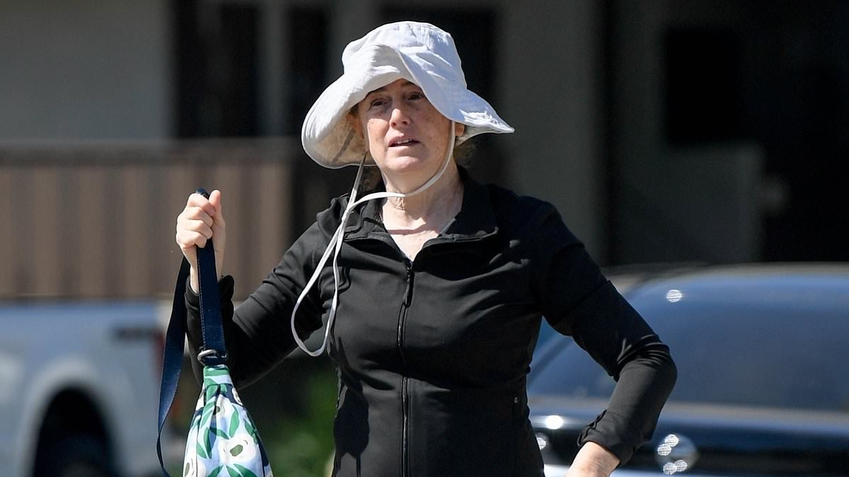 alert-–-70s-star-from-america’s-beloved-tv-family-is-unrecognizable-on-rare-outing-with-husband…-can-you-guess-who?