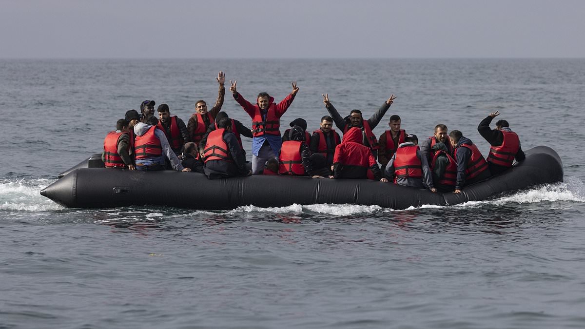 alert-–-labour-crackdown-on-immigration-with-new-powers-to-deport-foreign-nationals-convicted-of-any-crime-as-keir-starmer-responds-to-growing-threat-posed-by-nigel-farage’s-reform-uk