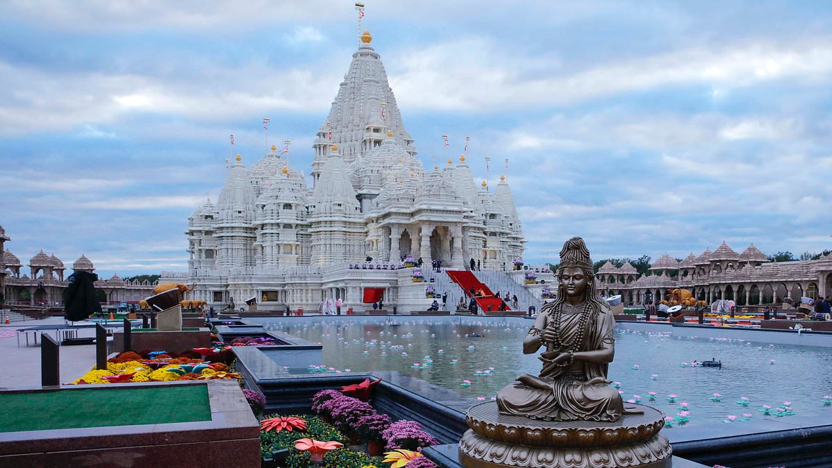 alert-–-it-looks-like-india-but-is-just-40-minutes-from-nyc…-the-mini-kingdom-where-you-take-off-your-shoes-to-enter
