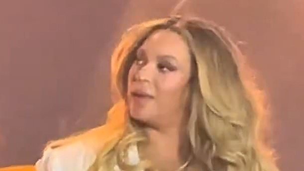 alert-–-beyonce-suffers-embarrassing-fail-on-stage-as-she-struggles-to-sell-out-‘flop’-cowboy-carter-tour