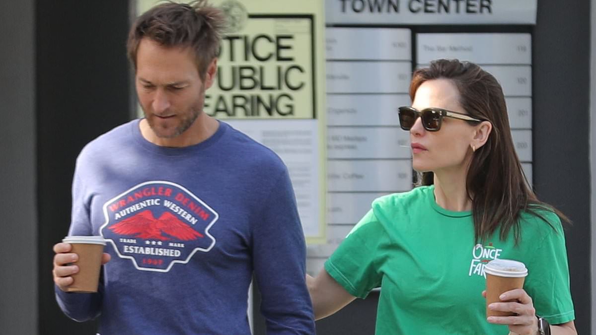 alert-–-jennifer-garner-proves-she-is-still-very-much-in-love-with-beau-john-miller…-after-ex-ben-affleck-visits-her-again