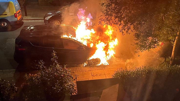 alert-–-revealed:-keir-starmer’s-sister-in-law-was-staying-at-‘firebombed’-2m-house-–-as-it-emerges-he-sold-‘torched’-suv-to-neighbour-last-year