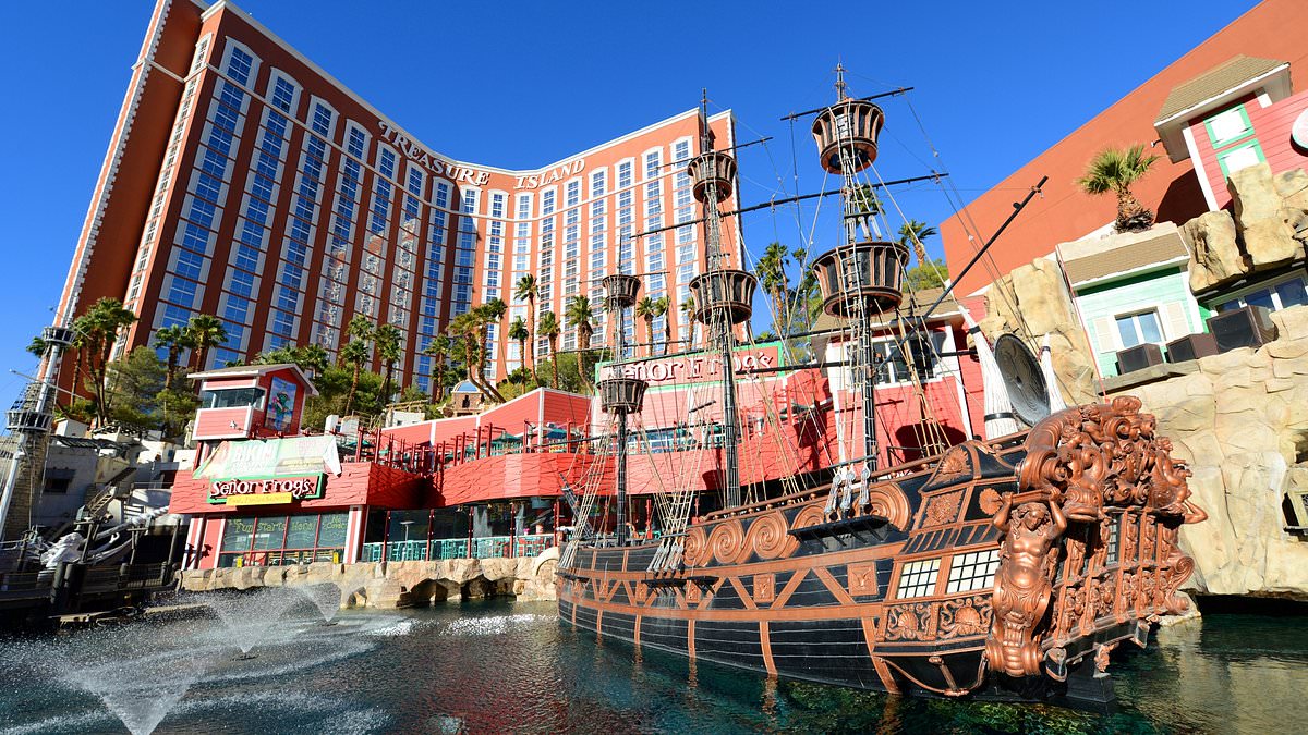 alert-–-two-luxury-las-vegas-strip-hotels-are-sued-after-guests-wake-up-to-vile-creature-biting-them