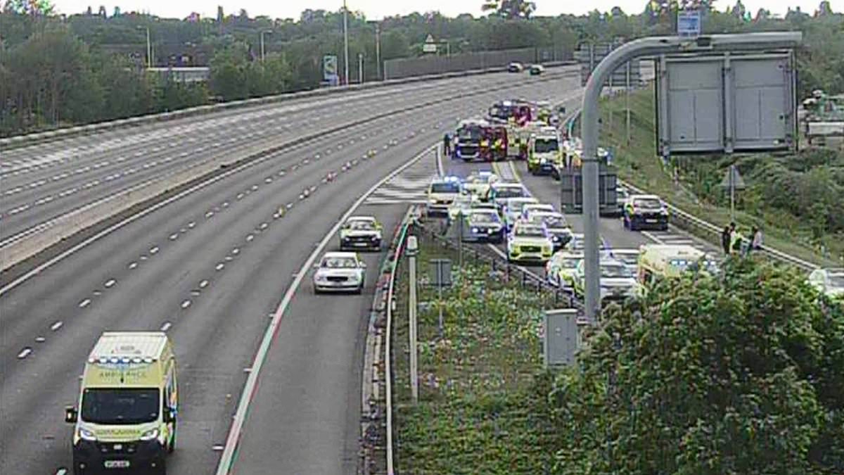 alert-–-child-remains-fighting-for-their-life-after-minibus-crash-on-the-m4-that-killed-boy,-six,-and-seriously-injured-five-other-youngsters