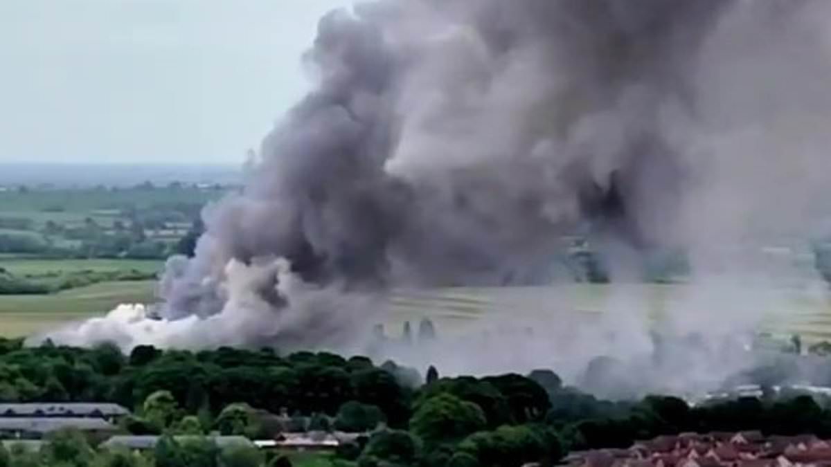 alert-–-bicester-fire-live-updates:-starmer-leads-tributes-after-two-firefighters-and-member-of-public-killed-in-blaze-at-raf-base