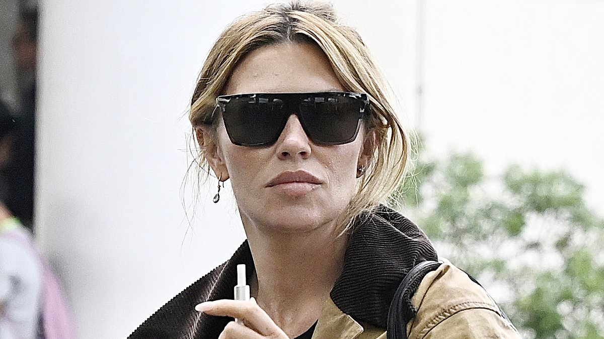 alert-–-abbey-clancy-puffs-away-on-an-e-cigarette-as-she-arrives-in-palma-de-mallorca-ahead-of-a-24-hour-holiday
