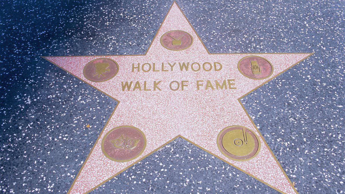 alert-–-legendary-actor-shockingly-comes-out-in-support-of-donald-trump-with-space-plea