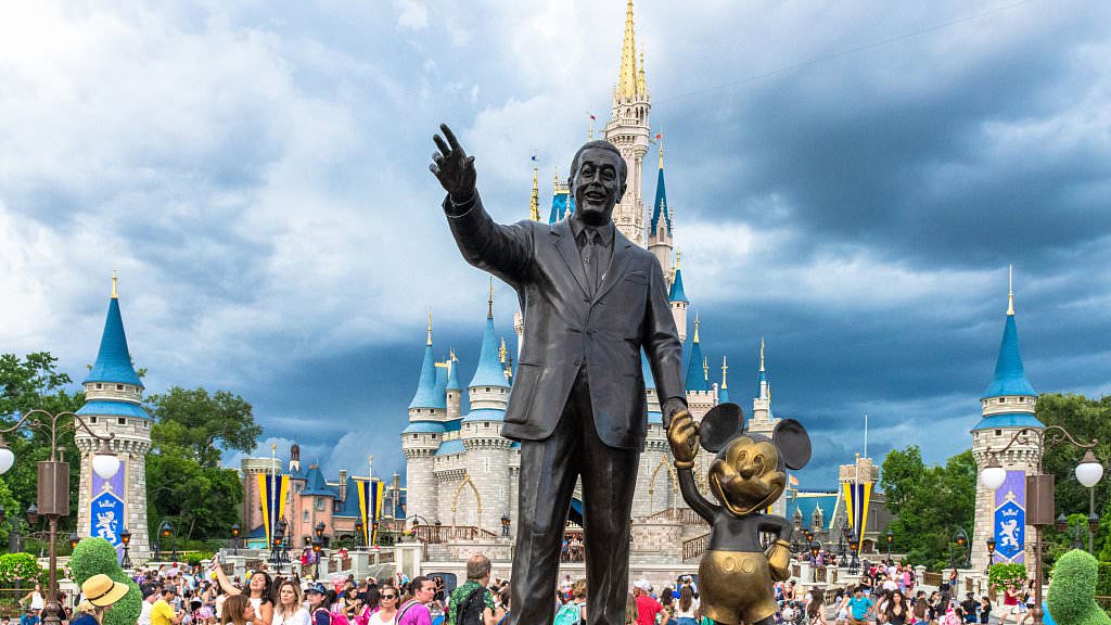 alert-–-disneyland-quietly-makes-changes-to-golden-figure-that-appeared-to-resemble-donald-trump