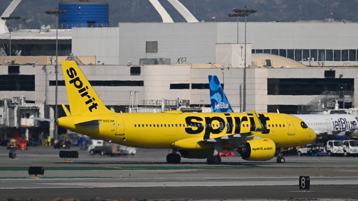 alert-–-passenger-makes-disgusting-discovery-in-spirit-airlines-plane-cabin