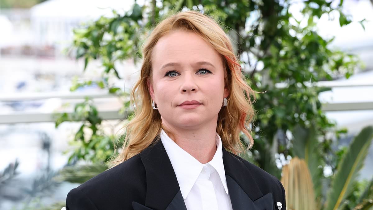 alert-–-90s-child-star-is-unrecognizable-on-cannes-red-carpet-32-years-after-hit-disney-film…-can-you-guess-who?
