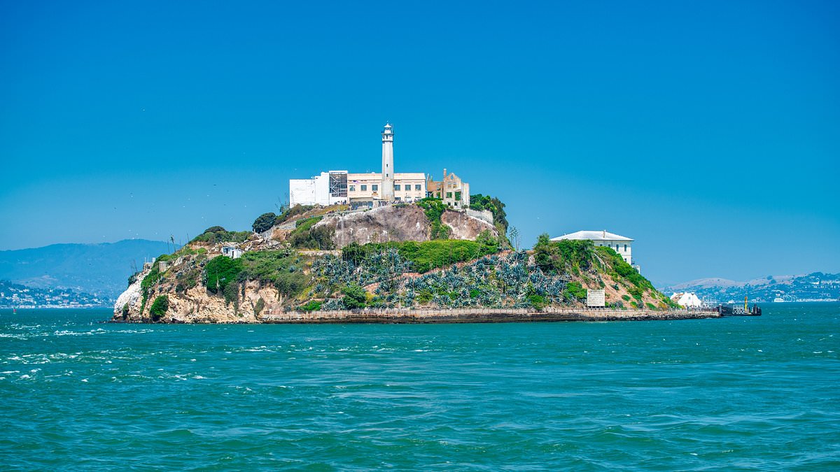 alert-–-the-eerie-photo-that-finally-proves-my-uncles-survived-their-notorious-escape-from-alcatraz