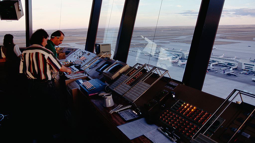 alert-–-newark-airport-officials-were-warned-about-faulty-radar-feeds-as-it’s-revealed-displays-also-failed-at-lax
