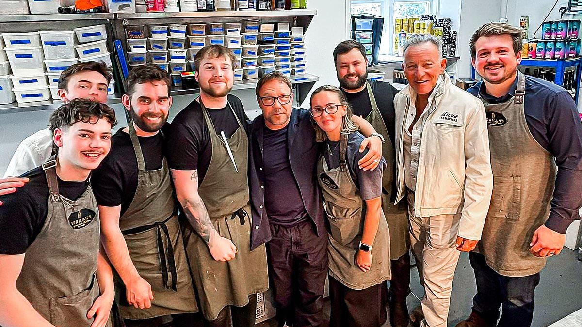 alert-–-bruce-springsteen-and-stephen-graham-spotted-breaking-for-lunch-in-leafy-yorkshire-village