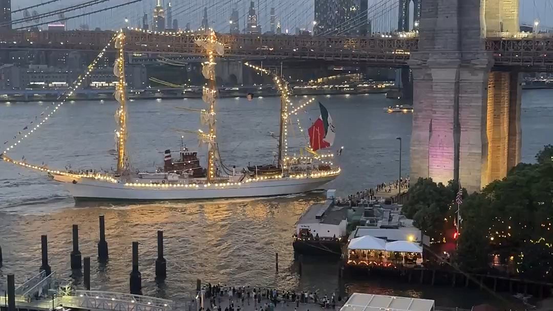 alert-–-brooklyn-bridge-is-hit-by-ship-carrying-277-people-as-search-and-rescue-operation-is-launched