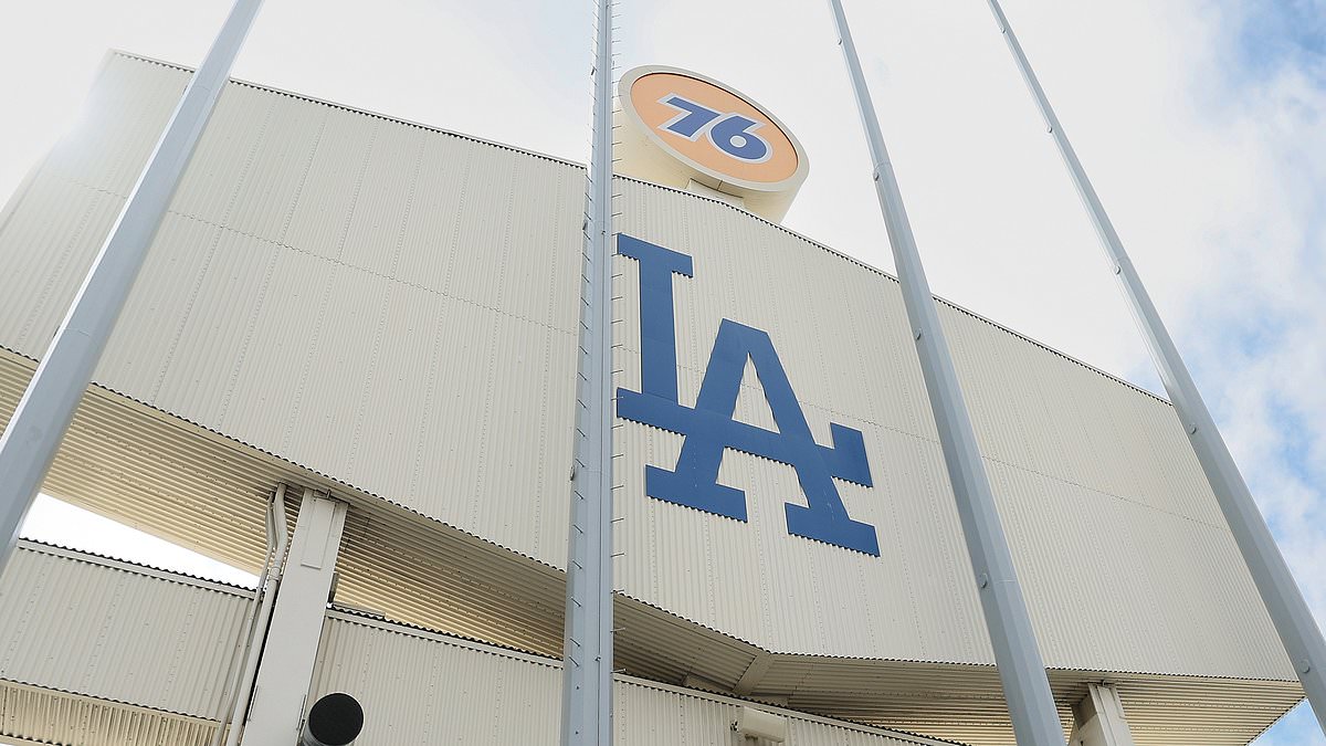 alert-–-dodgers-risk-more-clubhouse-unrest-by-cutting-another-popular-world-series-winner-chris-taylor