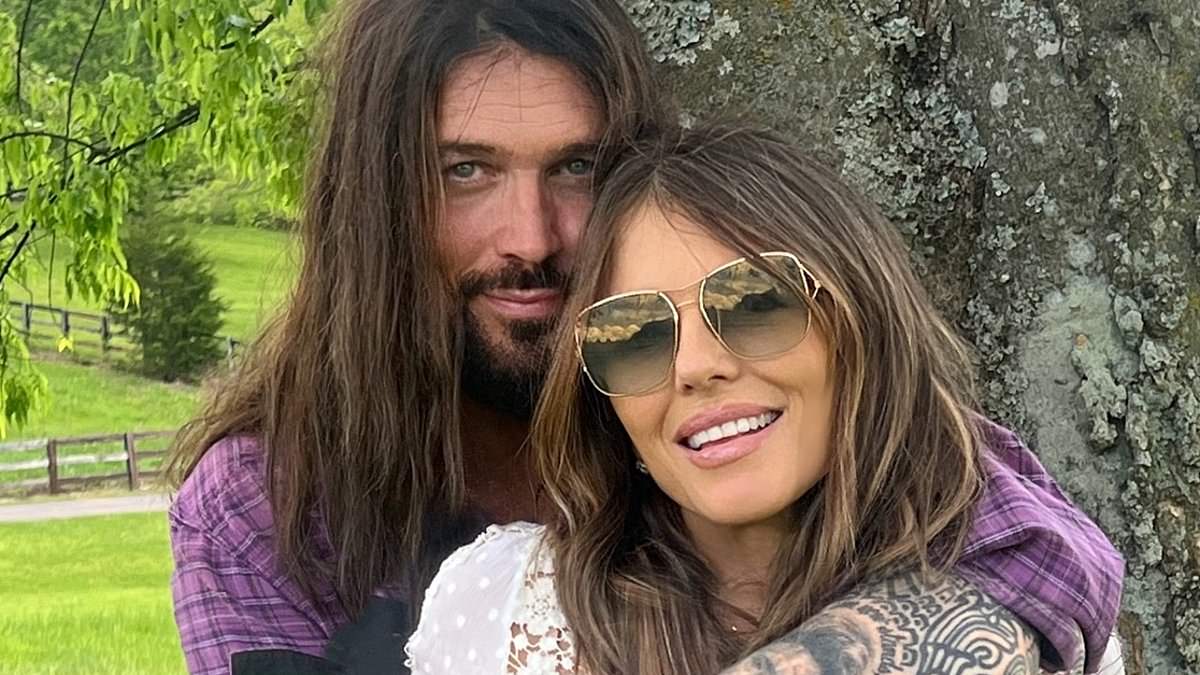 alert-–-elizabeth-hurley-and-billy-ray-cyrus-are-taking-a-major-step-in-‘lovely’-relationship-ahead-of-her-60th-birthday