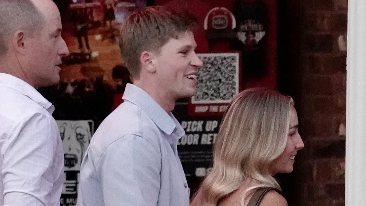 alert-–-robert-irwin’s-in-hot-water!-single-tv-host-gets-in-trouble-with-his-momager-terri-after-enjoying-night-in-las-vegas-with-mystery-blonde