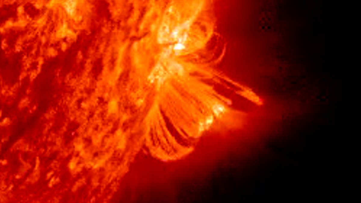 alert-–-scientists-issue-urgent-warning-over-solar-storm-poised-to-cause-global-blackouts-and-travel-chaos:-‘we’re-not-prepared’