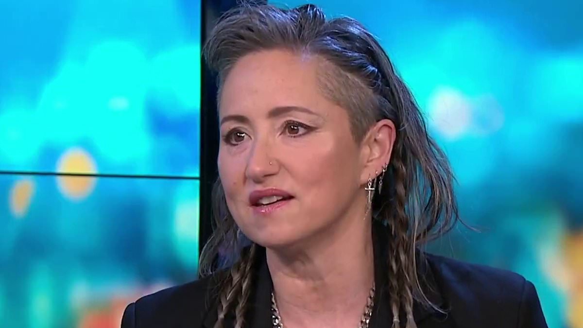 alert-–-singer-kt-tunstall-reveals-she-lost-her-hearing-after-spice-girls-concert-and-now-has-permanent-deafness