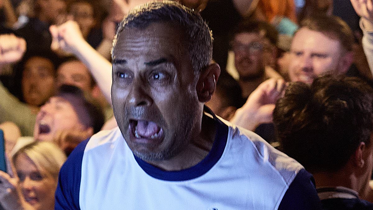 alert-–-jubilant-tottenham-fans-storm-pitch-and-take-to-the-streets-to-celebrate-europa-league-win-before-lucky-few-in-bilbao-join-heartbroken-manchester-united-supporters-slumbering-in-bus-stations-and-hotel-lobbies