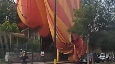 alert-–-terrifying-moment-hot-air-balloon-crashes-back-down-to-earth-near-mexican-pyramids-–-leaving-at-least-12-injured