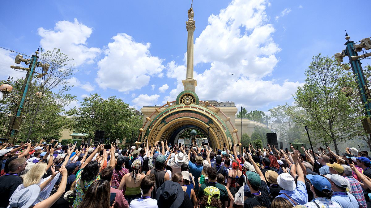 alert-–-everyone’s-saying-the-same-thing-as-shocking-footage-emerges-of-open-day-at-universal’s-newest-theme-park