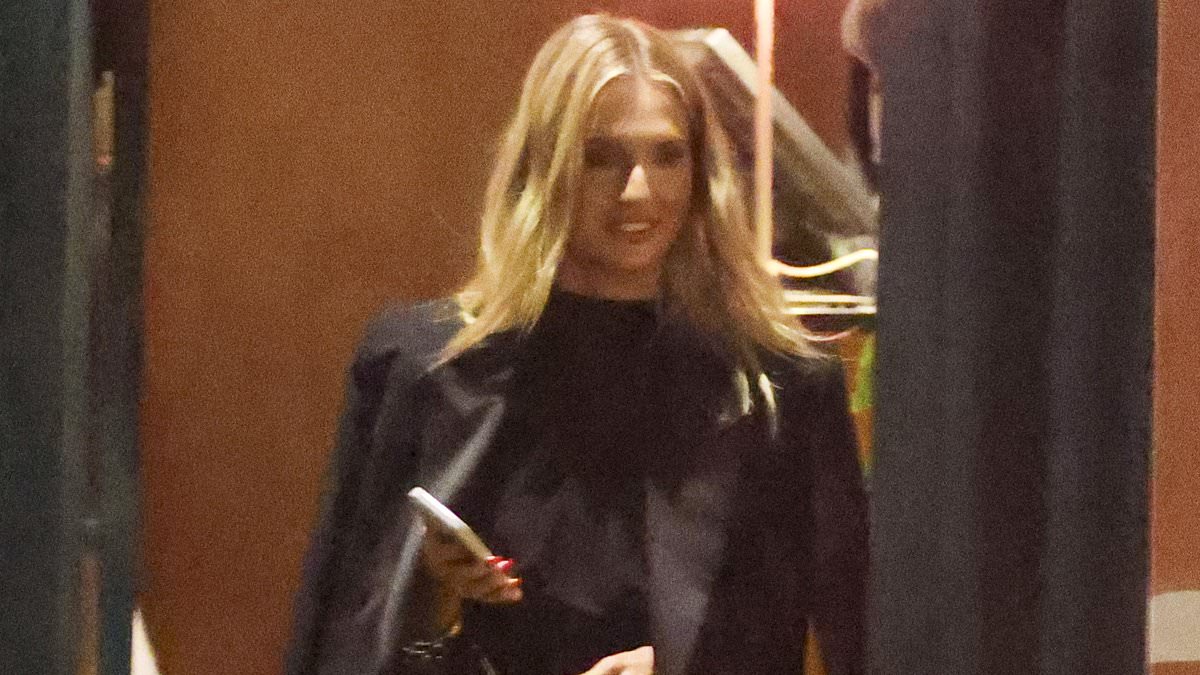 alert-–-sydney-vs-melbourne-rivalry-reignited-as-toorak-‘it’-girls-take-on-the-eastern-suburbs-socialites-at-swanky-fashion -dinner-–-but-there-is-one-noticeable-absence:-‘they-know-how-to-show-up’
