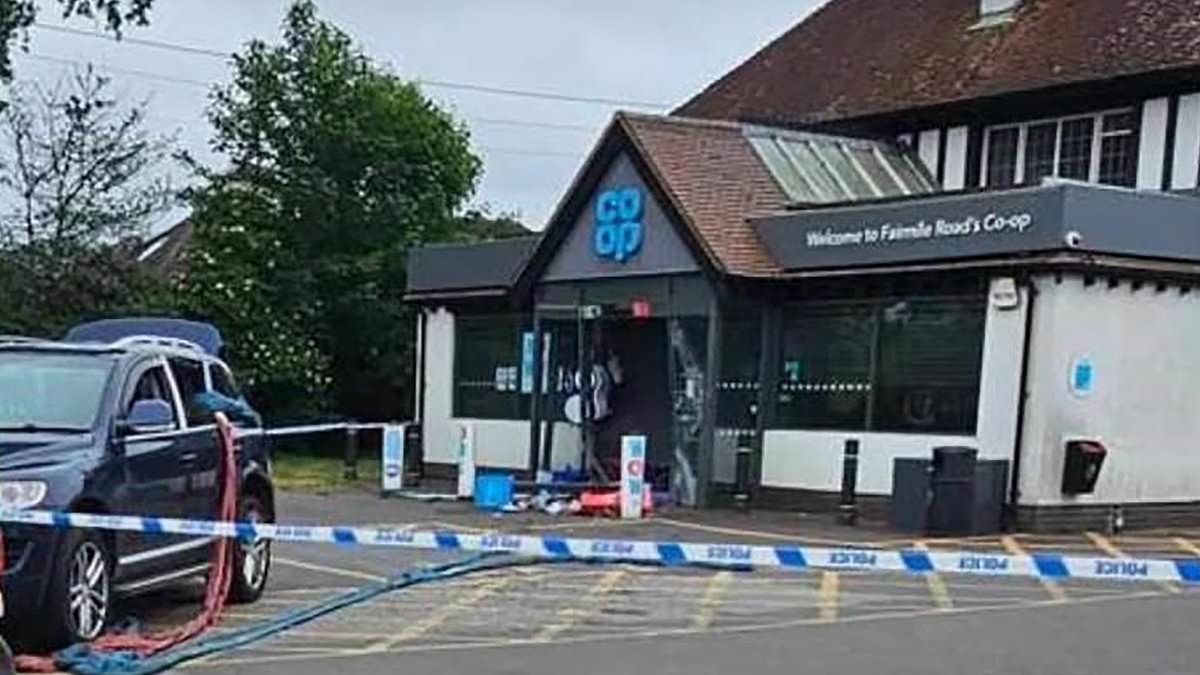 alert-–-moment-masked-gang-drive-their-volkswagen-into-a-co-op-–-before-driving-off-with-the-cash-machine
