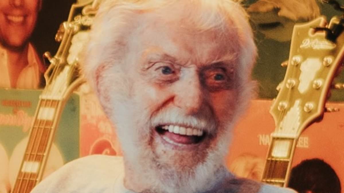 alert-–-dick-van-dyke,-99,-reveals-what-the-‘curse’-of-living-to-almost-100-is