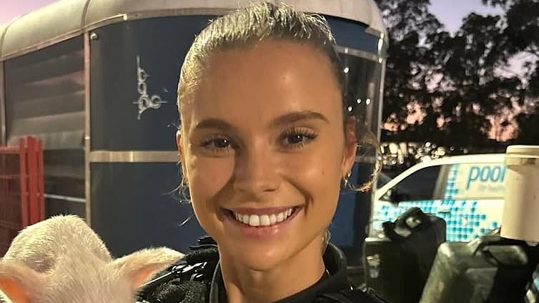 alert-–-photo-of-a-queensland-police-officer-has-many-talking-over-wild-detail