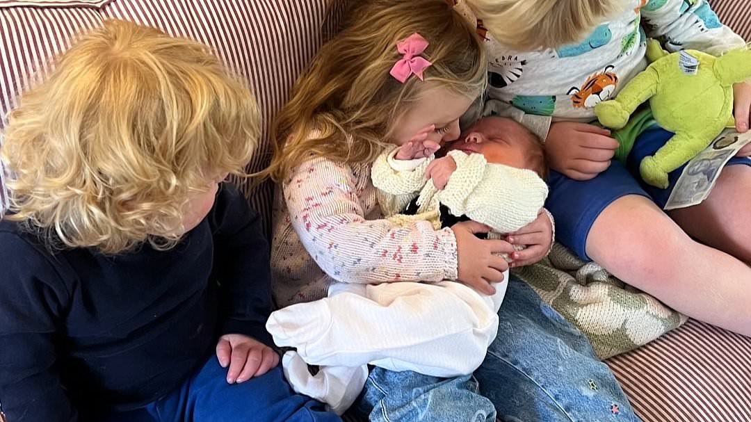 alert-–-carrie-johnson-shares-adorable-family-photo-of-new-baby-poppy-with-her-older-siblings-–-just-days-after-she-and-former-pm-boris-welcomed-their-fourth-child-together