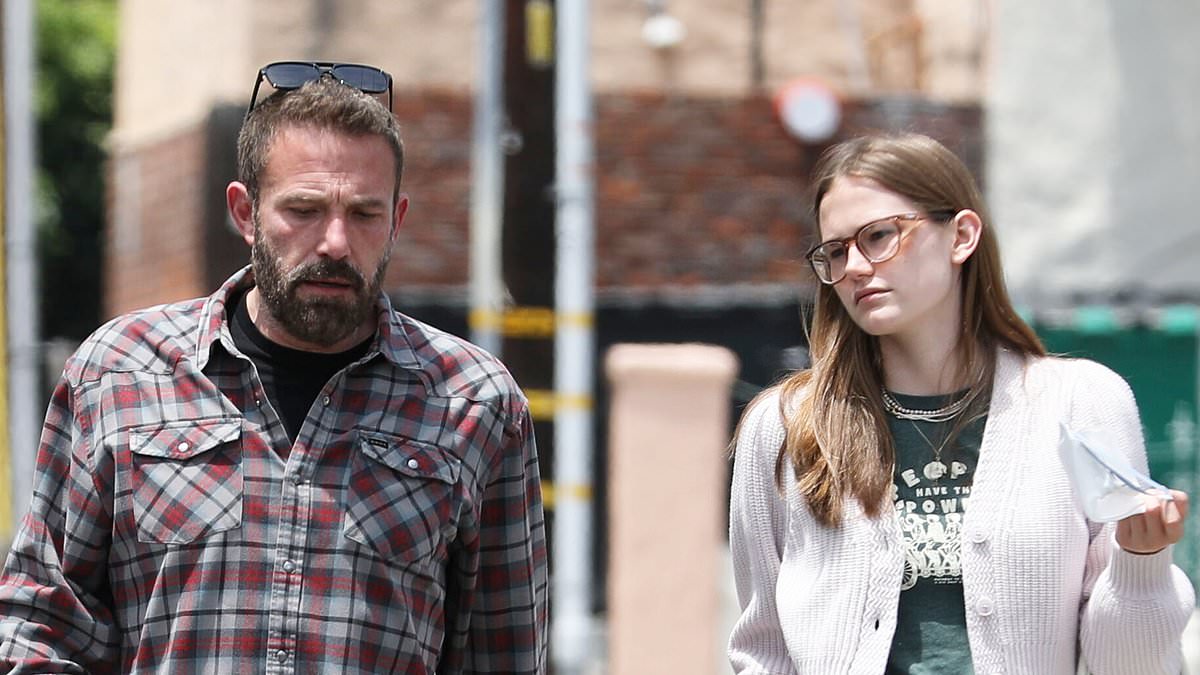 alert-–-violet-affleck-shows-off-luxury-clothing-item-after-privileged-rant-about-climate-change