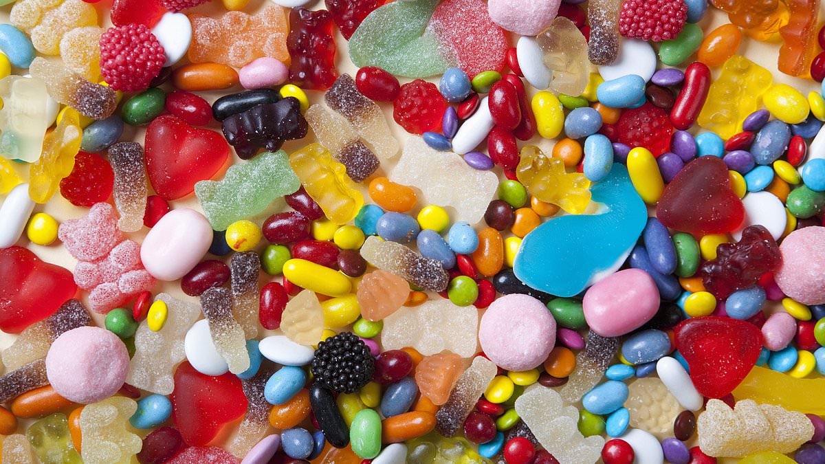 alert-–-mars-wrigley-is-forced-to-change-skittles-recipe-after-bombshell-rfk-jr-report-links-ingredient-to-cancer-risks