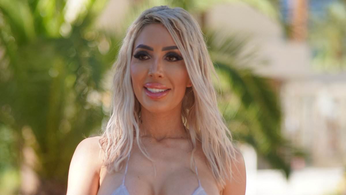 alert-–-farrah-abraham’s-bikini-top-looks-three-sizes-too-small…-after-she-reveals-shocking-onlyfans-income