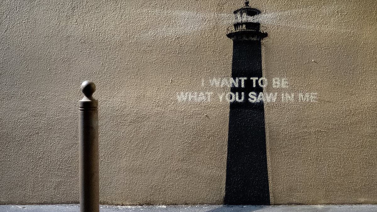 alert-–-new-banksy-is-unveiled-but-its-location-is-kept-under-wraps…-do-you-know-where-it-is?