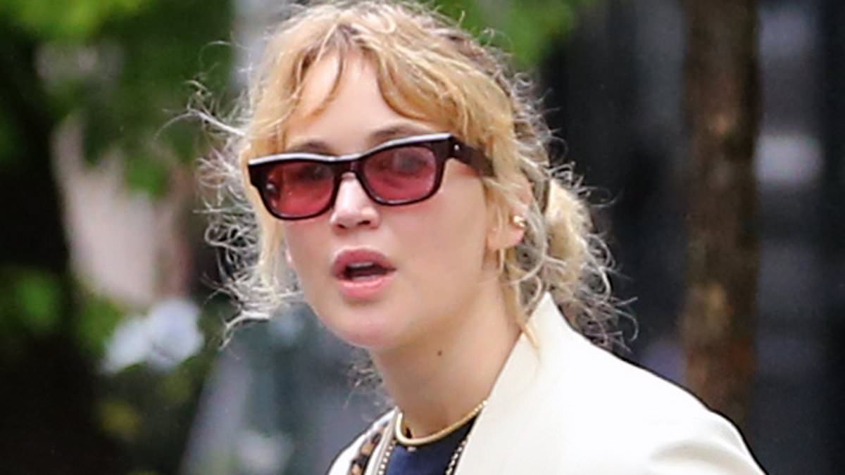 alert-–-jennifer-lawrence-looks-like-she-rolled-out-of-her-bathroom-as-she-wears-slippers-and-a-robe-coat-in-nyc
