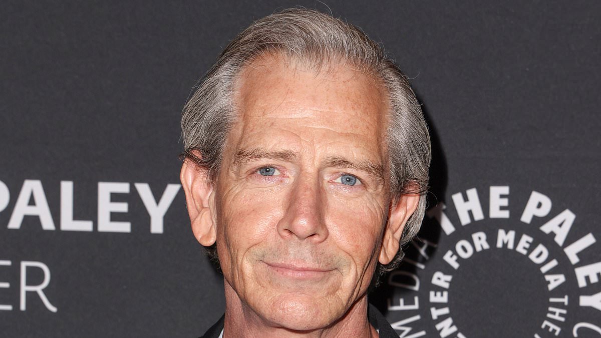 alert-–-star-wars-actor-ben-mendelsohn-cuts-a-suave-figure-in-stylish-monochrome-look-at-exclusive-event-in-los-angeles