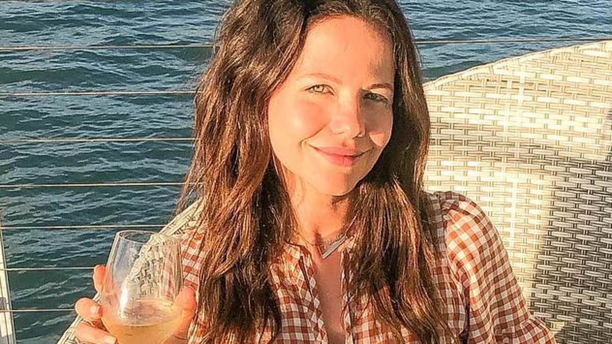 alert-–-home-and-away-star-tammin-sursok-shares-horrific-health-scare-photos-after-stepping-in-ant-nest