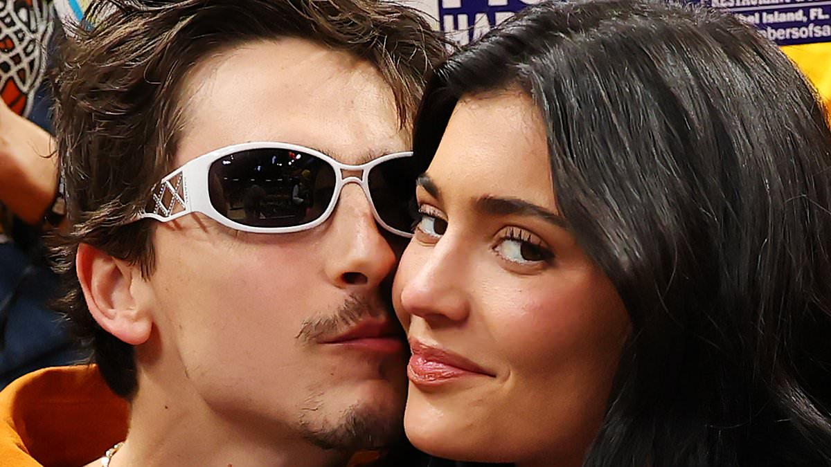 alert-–-kylie-jenner-and-timothee-chalamet-put-on-another-courtside-kiss-fest-at-knicks-game