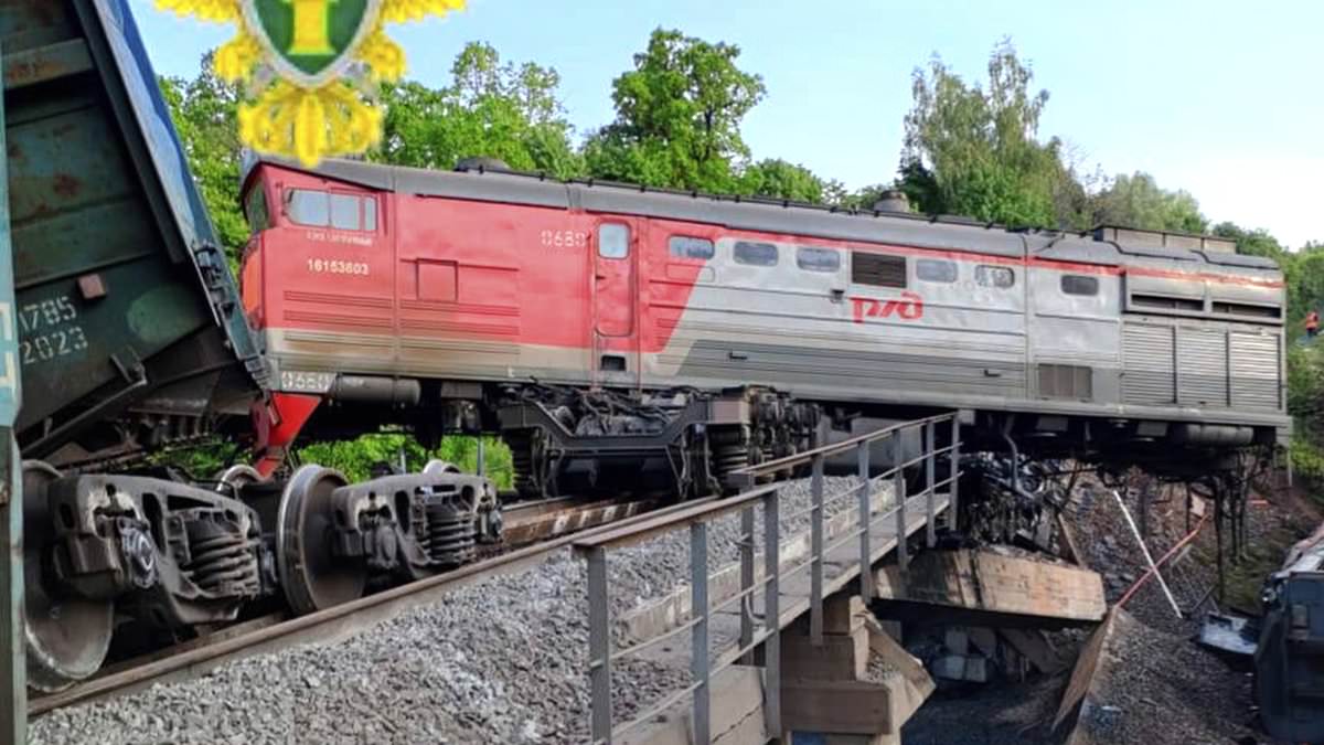 alert-–-seven-people-killed-and-dozens-injured-after-two-bridges-collapse-just-hours-apart-in-russia