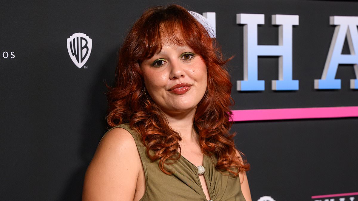 alert-–-aussie-is-praised-for-booing-at-uk-comedian-after-‘deeply-sickening’-joke-sparks-heated-back-and-forth-in-front-of-audience:-‘that-was-extremely-insensitive’