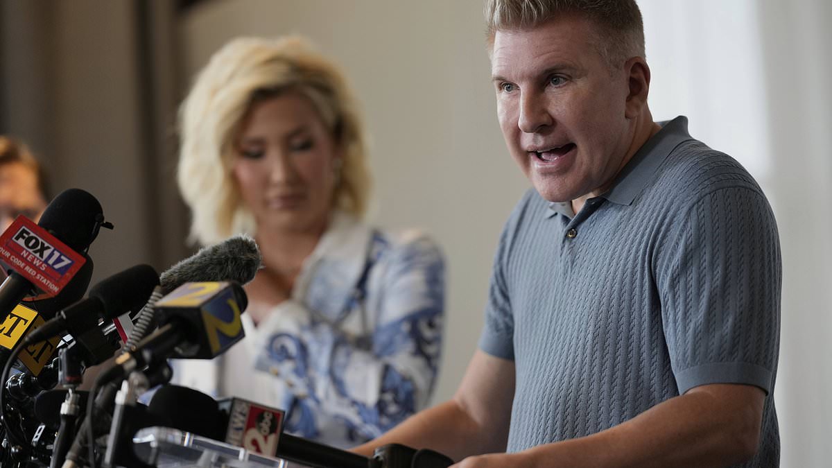 alert-–-revealed,-chrisley-knows-best’s-wild-blackmail,-drugs-and-‘living-in-the-closet’-rumours:-as-trump-pardons-reality-stars,-tom-leonard-uncovers-shocking-financial-black-hole-–-and-what-everyone’s-now-whispering-about