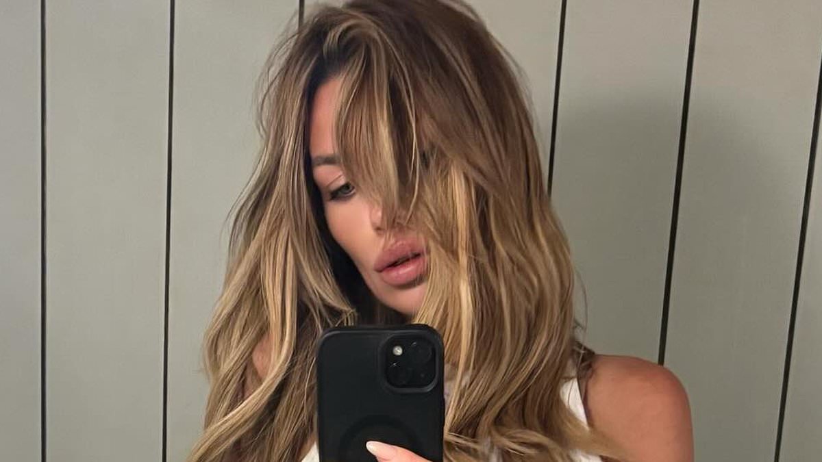alert-–-abbey-clancy-flaunts-her-incredibly-toned-abs-in-a-skimpy-crop-top-for-steamy-selfie-after-hitting-the-gym