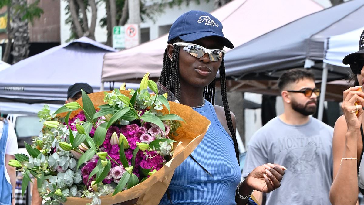 alert-–-jodie-turner-smith-flashes-her-abs-in-a-crop-top-and-denim-shorts-as-she-shops-for-fresh-flowers-in-la