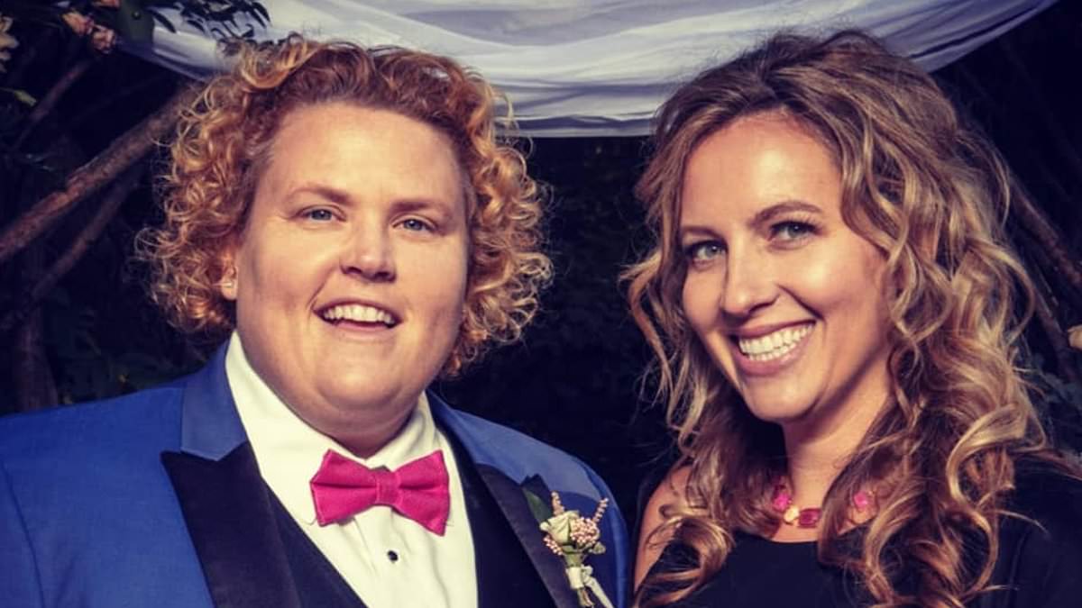 alert-–-fortune-feimster-files-for-divorce-from-wife-jacquelyn-smith-after-four-years-of-marriage