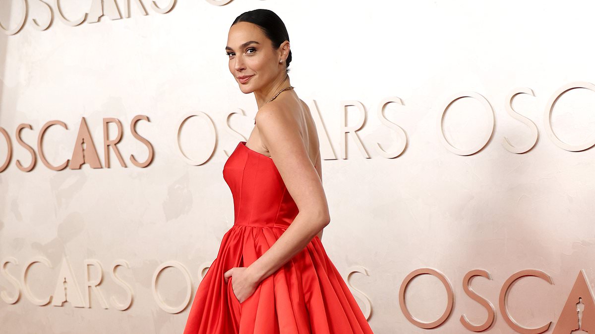 alert-–-gal-gadot-‘reluctant-to-ever-film-in-london-again’-after-antisemitic-protests