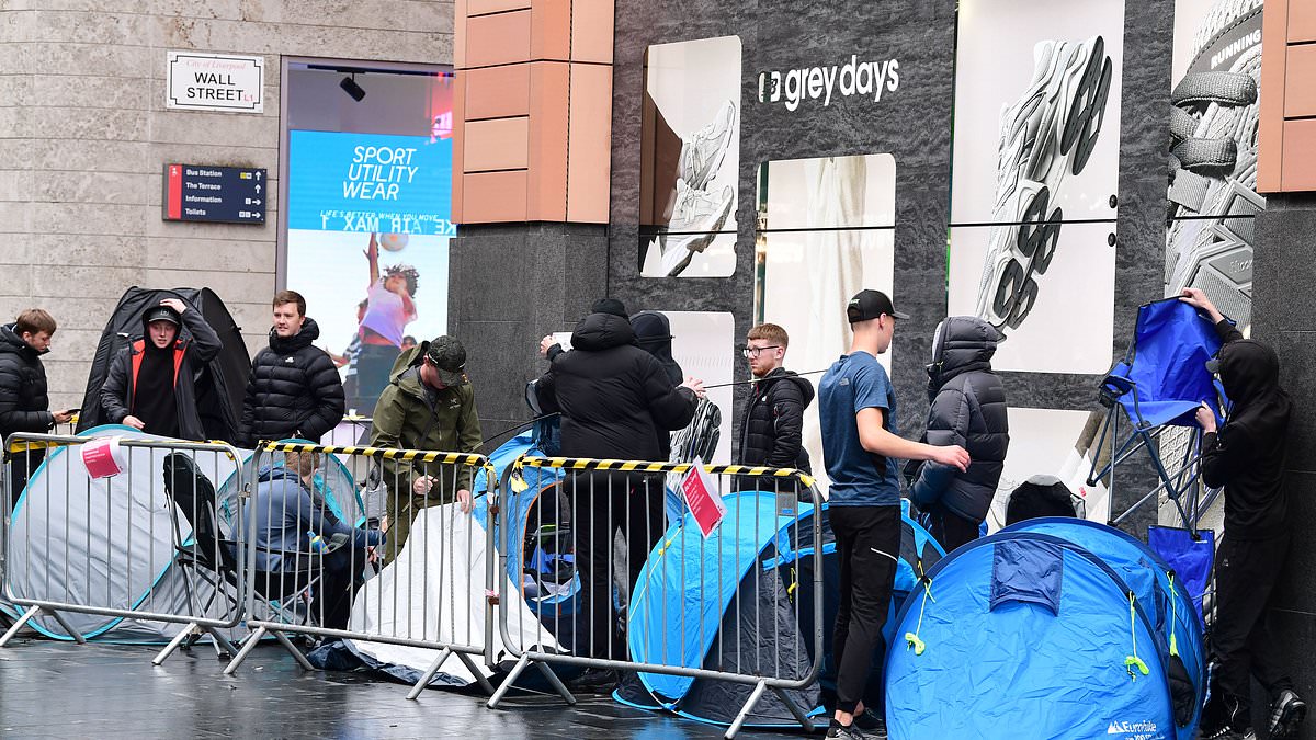 alert-–-teenagers-camp-out-overnight-and-brave-’15-hour’-queues-in-the-pouring-rain-to-get-their-hands-on-brand-new-nike-trainers