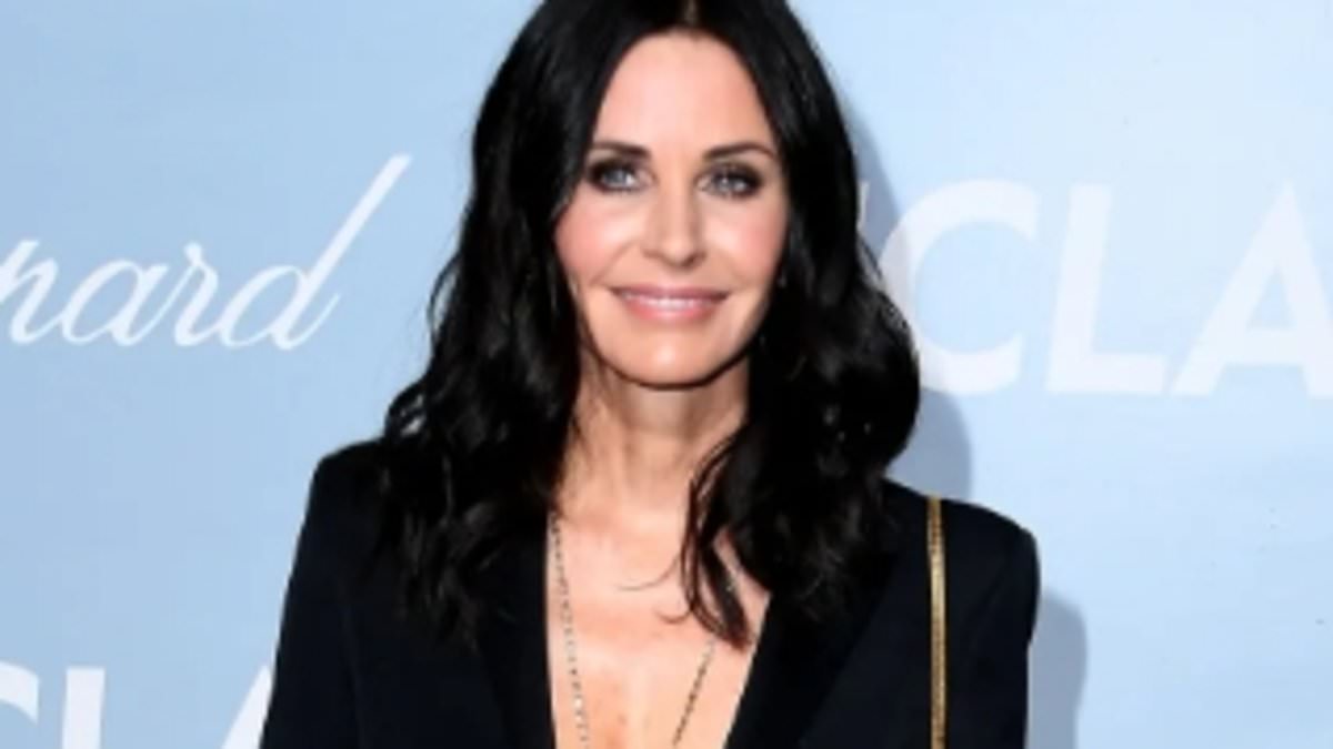 alert-–-courteney-cox-invites-fans-inside-her-stunning-los-angeles-home…-after-making-$100m-from-friends