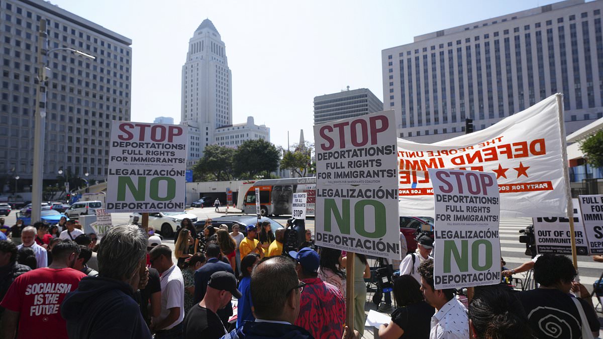 alert-–-chaos-breaks-out-as-ice-raids-business-in-downtown-los-angeles-and-locals-revolt:-‘we-will-not-stand-for-this’